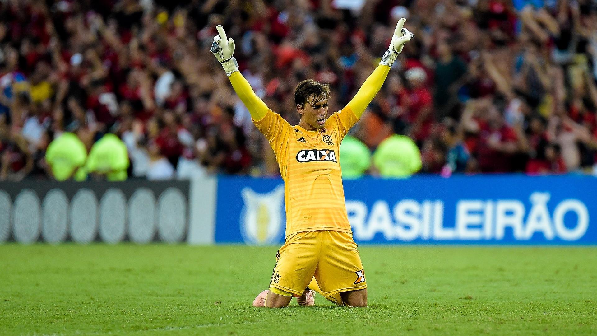 Cesar comemora gol do Flamengo sobre o Fluminense no Maracanã