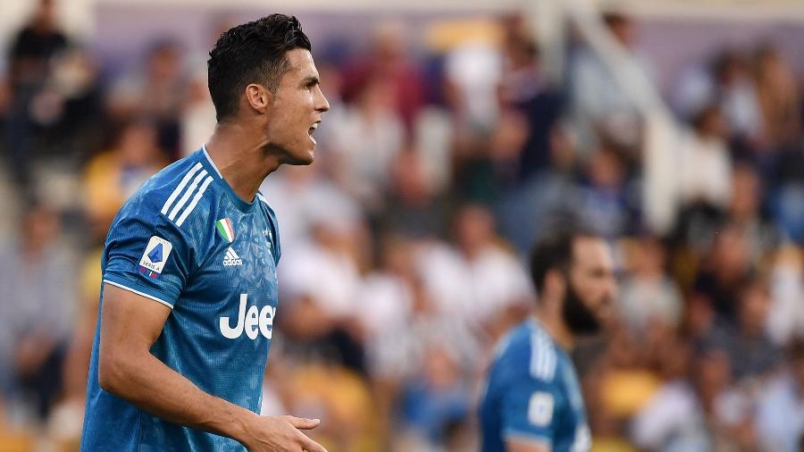 Cristiano Ronaldo reclama após seu gol ser anulado na partida entre Juventus e Parma pelo Campeonato Italiano - Marco Bertorello/AFP