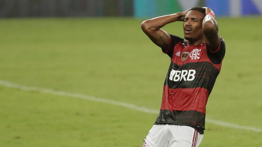 Vitinho lamenta chance perdida na eliminação do Flamengo na Libertadores 2020 - Antonio Lacerda/Pool/AFP