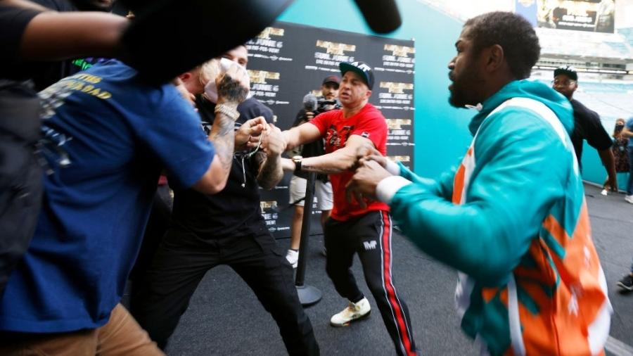 "Roubo" do boné: Floyd Mayweather parece não ter perdoado Jake Paul pela provocação  - Getty Images