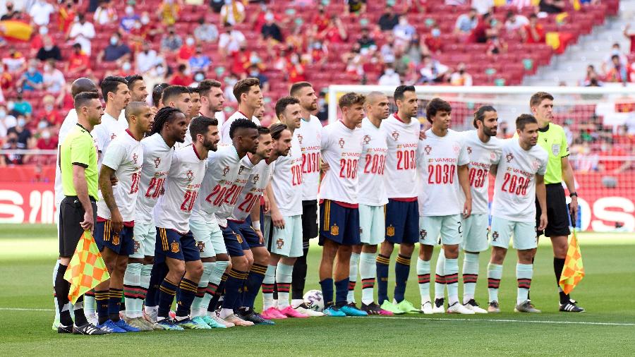 Jogadores posaram com a camisa da campanha oficial pela Copa de 2030 - Angel Martinez/Getty Images