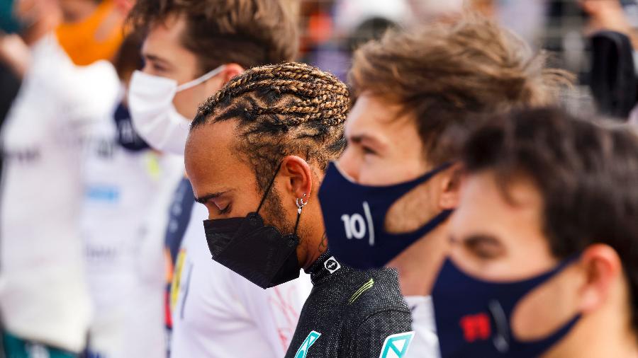 Lewis Hamilton (centro) tem se engajado em lutas raciais especialmente desde o ano passado - Daimler AG/Divulgação