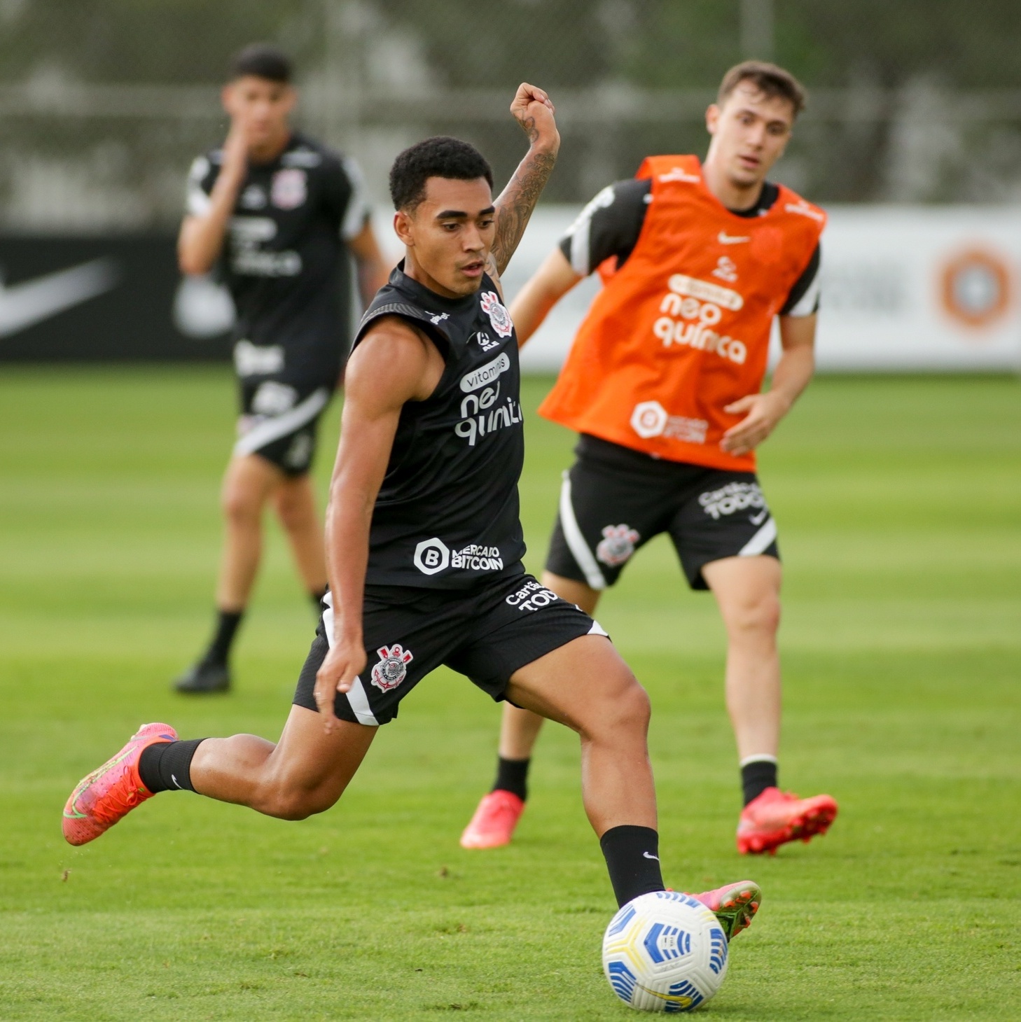 Em ascensão, Sylvinho avalia possibilidade de Du Queiroz ser titular do Corinthians