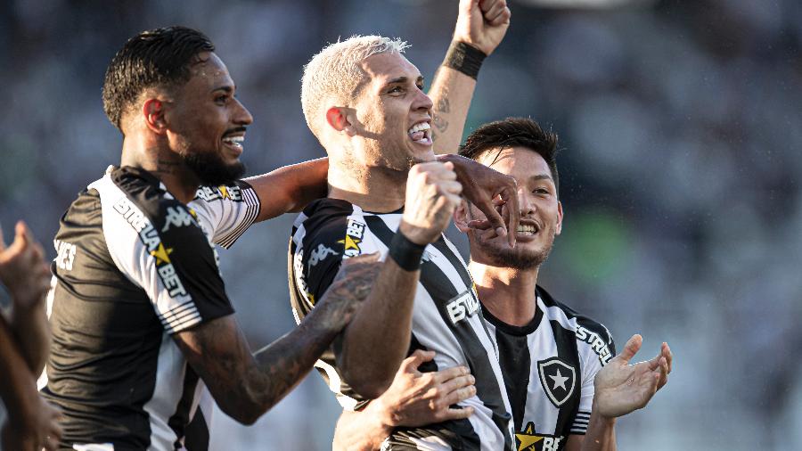 Rafael Navarro comemora gol do acesso do Botafogo - Jorge Rodrigues/AGIF
