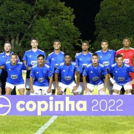 Equipe do Cruzeiro posa para a foto antes de enfrentar o Palmas em sua estreia na Copa São Paulo 2022 - Reprodução/Twitter