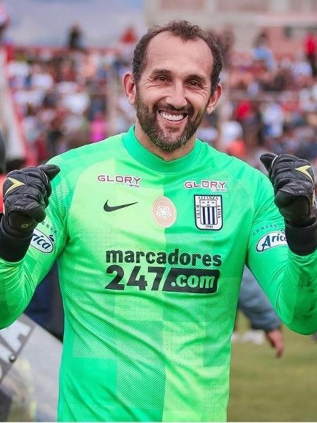 Hernán Barcos virou goleiro em partida do Alianza Lima - Reprodução/Instagram