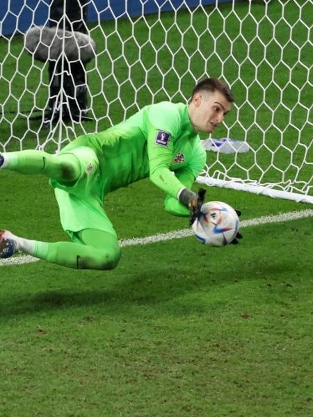 Livakovic, goleiro da Croácia, defendeu três pênaltis do Japão nas oitavas de final - Clive Brunskill/Getty Images