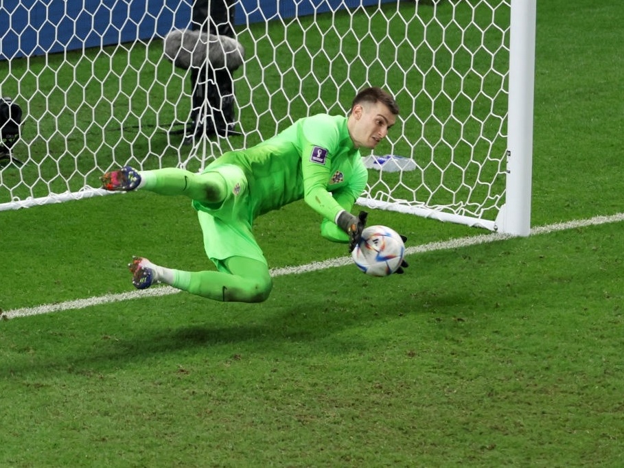 VÍDEO: Goleiro faz gol de falta, pega pênalti e tem noite épica na Série C