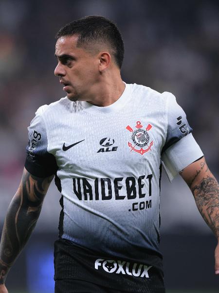 Fagner tem contrato com o Corinthians apenas até o fim do ano