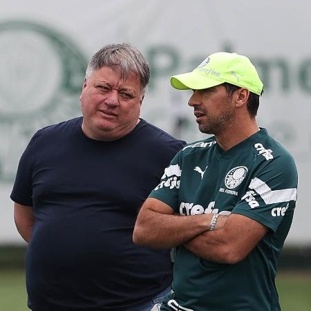 Anderson Barros e Abel Ferreira durante treino do Palmeiras