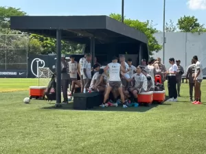 Corinthians tem clima leve em treino às vésperas de votação do impeachment