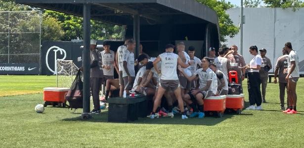 Corinthians mantém clima tranquilo em treino antes de votação do impeachment.