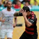 De Arrascaeta para Filipe Luis: 'Anotou a placa?'