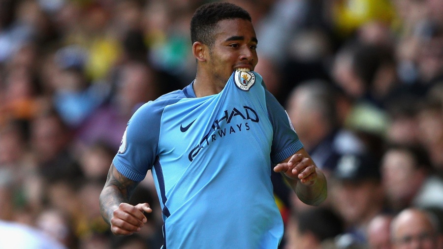 Gabriel Jesus comemora gol marcado pelo City sobre o Watford - Ian Walton/Getty Images
