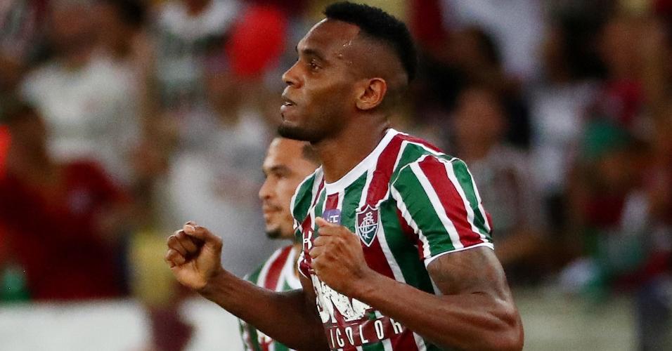 O zagueiro Digão comemora gol do Fluminense diante do Deportivo Cuenca