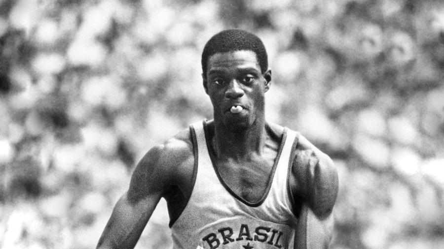 João Carlos de Oliveria, o João do Pulo salta durante os jogos olímpicos de 1976 em Montreal - AFP