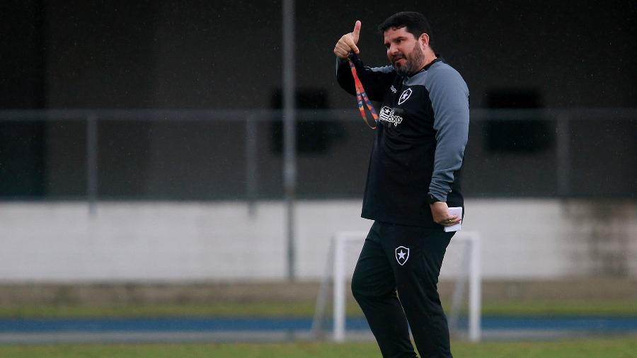 Eduardo Barroca comanda treino do Botafogo - Vitor Silva/Botafogo