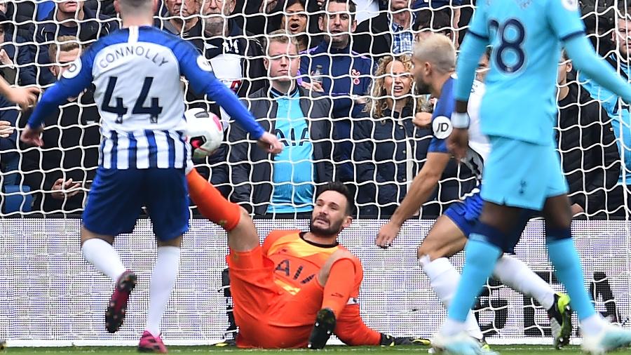 O goleiro Lloris se machucou durante jogo do Tottenham contra o Brighton - Glyn KIRK / AFP
