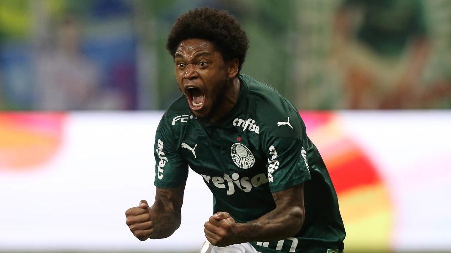 Luiz Adriano, atacante do Palmeiras, comemora o gol - Cesar Greco