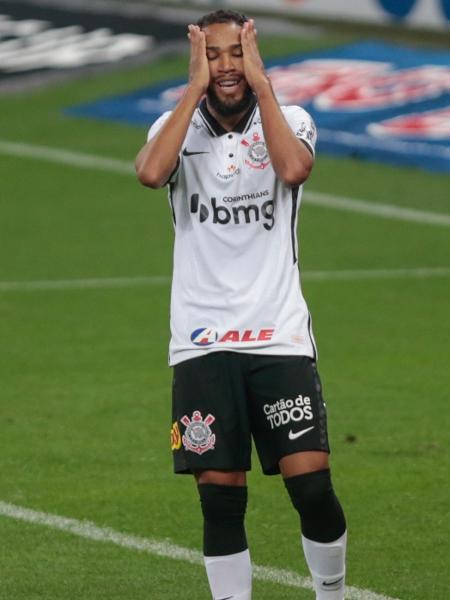 Everaldo se lamenta durante a partida entre Corinthians e América-MG - Marcello Zambrana/AGIF