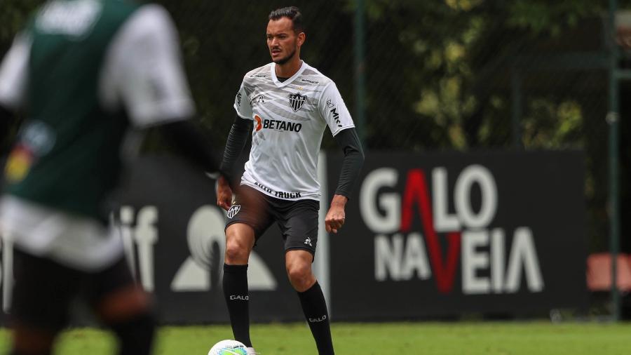 Réver, com dor no joelho direito, está fora do duelo com a Veterana, em Poços de Caldas - Pedro Souza/Atlético-MG