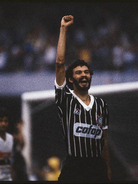 Sócrates comemorando gol pelo Corinthians - Rodolpho Machado