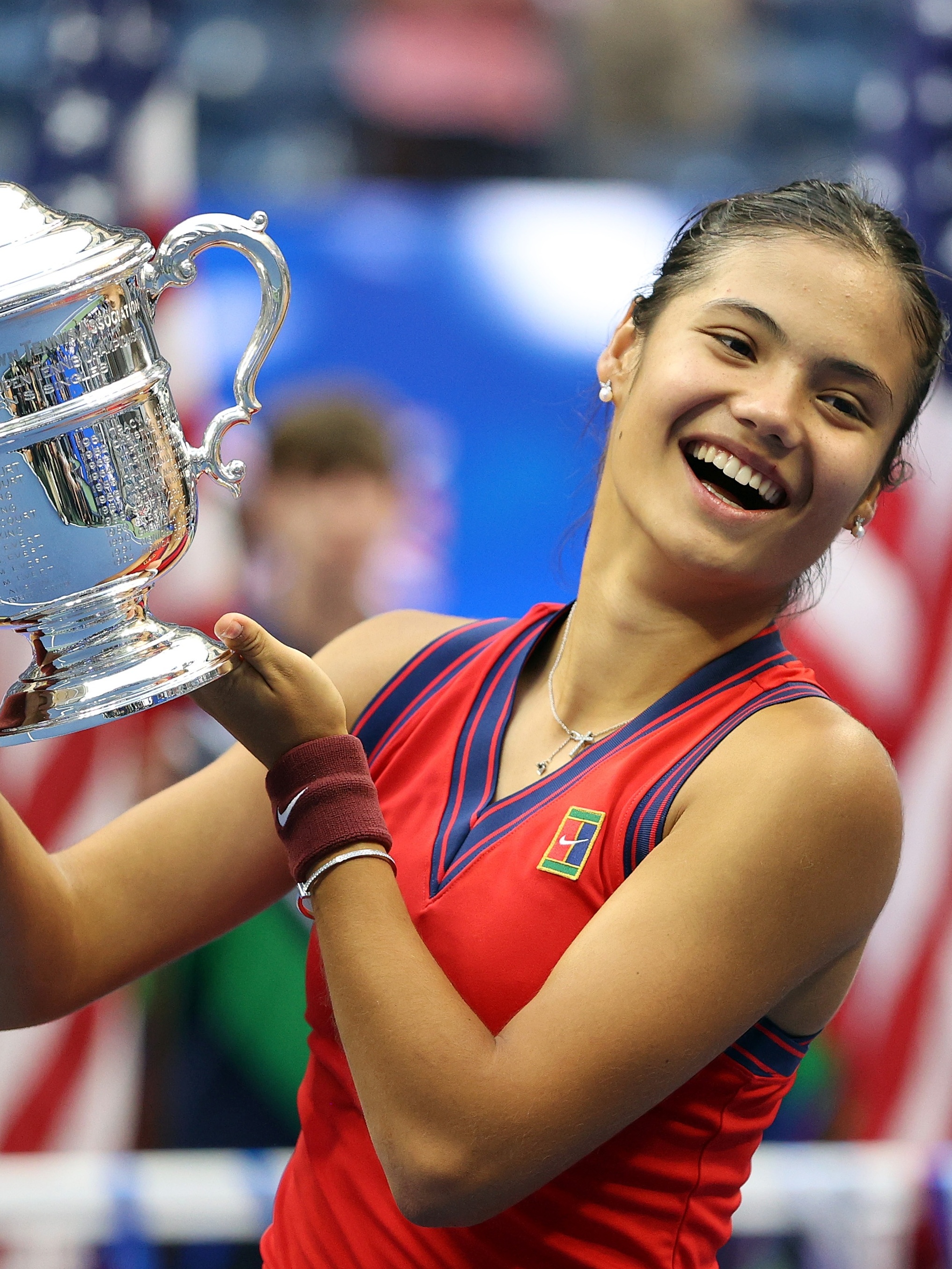 Aos 19 anos, Emma Raducanu é eleita revelação do ano pela WTA, tênis