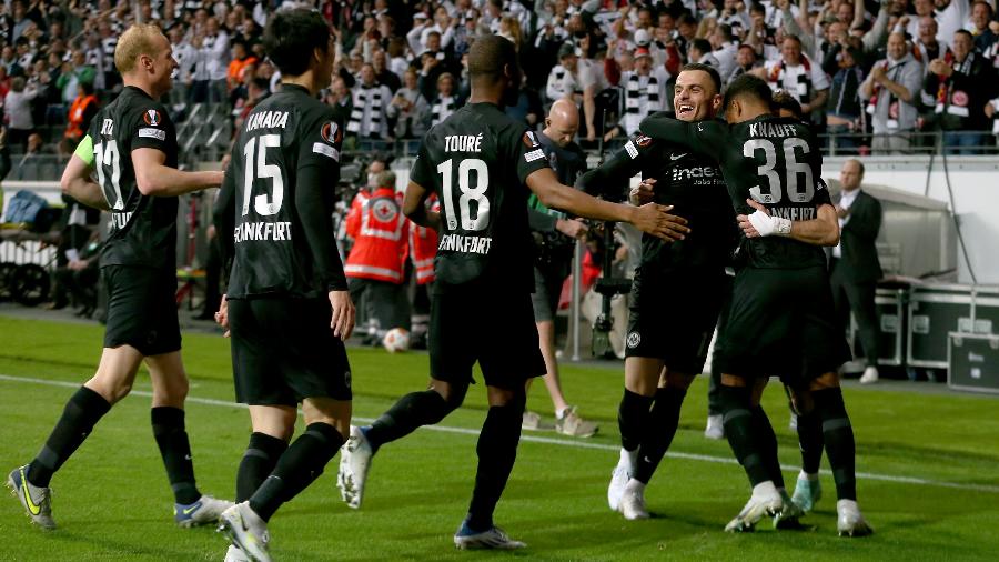 Rafael Borré, do Eintracht Frankfurt, comemora gol contra o West Ham pela Liga Europa - Harry Langer/vi/DeFodi Images via Getty Images