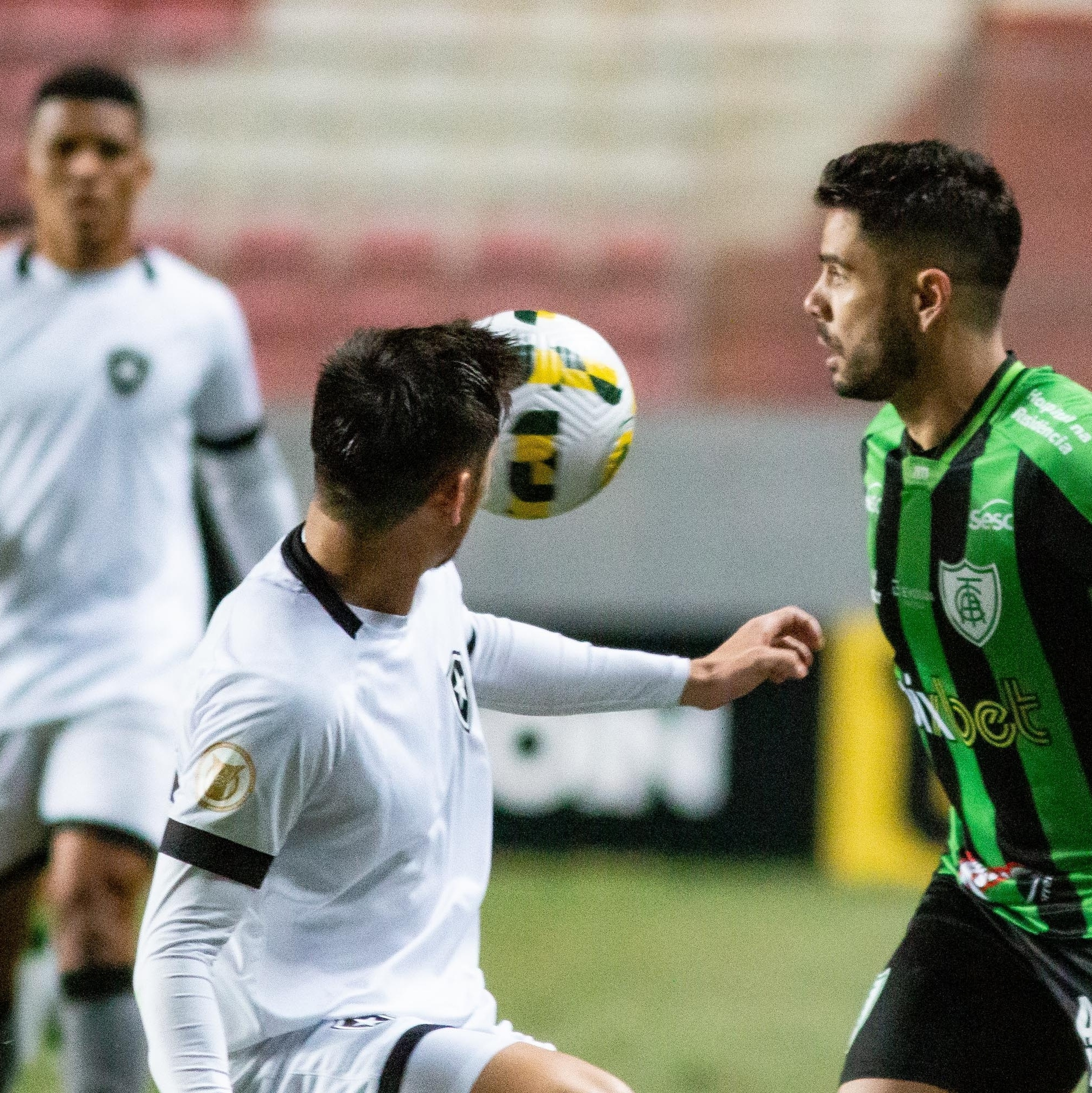 Santos arranca empate com Botafogo, que chega a 8 jogos sem vencer