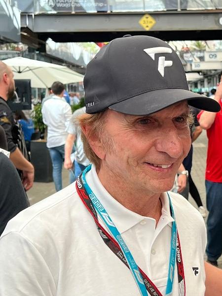 Emerson Fittipaldi no paddock de Interlagos neste sábado - Fábio Seixas/UOL