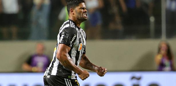 Hulk comemora seu gol em jogo contra o Cruzeiro