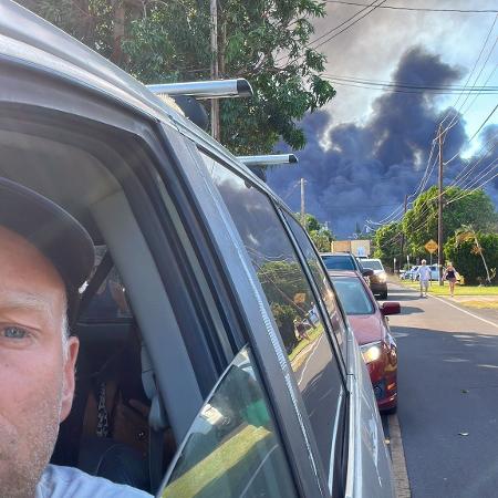Surfista brasileiro Pedro Robalinho precisou evacuar a sua casa no Havaí para escapar do incêndio