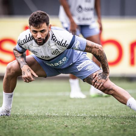 Júnior Caiçara em treino pelo Santos, no CT Rei Pelé