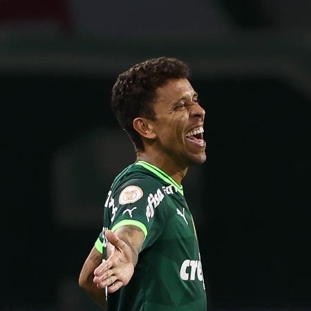 Marcos Rocha, do Palmeiras, comemora gol marcado contra o São Paulo pelo Campeonato Brasileiro