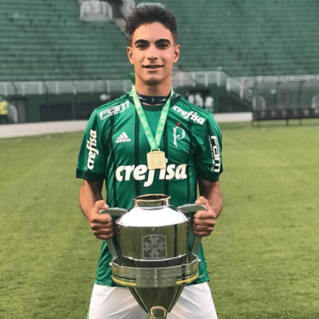 Lucas Rosa foi campeão da Copa do Brasil sub-17 com o Palmeiras, em 2017