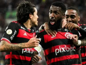 Gerson comanda o esfacelado Flamengo e o mantém na ponta