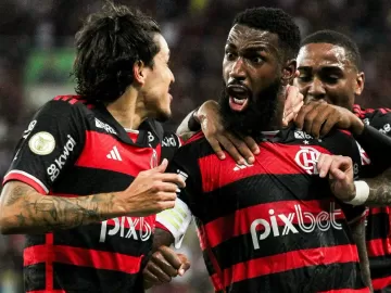 David Luiz faz no fim, Flamengo vence o Bahia e vira líder do Brasileirão