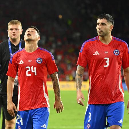 Chile deixa o campo após ser eliminado da Copa América com empate contra o Canadá