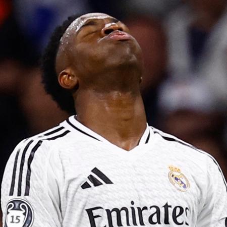 Vinícius Júnior se lamenta durante jogo entre Real Madrid e Arsenal na Champions Vinícius Júnior se lamenta durante jogo entre Real Madrid e Arsenal na Champions