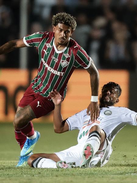 John Kennedy, do Fluminense, em ação contra o Operário-PR, pela Copa do Brasil John Kennedy, do Fluminense, em ação contra o Operário-PR, pela Copa do Brasil