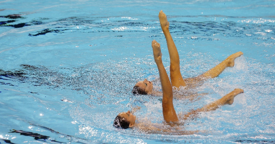 Brasileiras Luisa Borges e Maria Eduarda se apresentam no primeiro dia do nado sincronizado