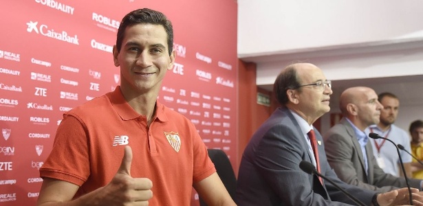 Meia ex-São Paulo assinou contrato com o Sevilla por cinco temporadas - Sevilla CF/Divulgação