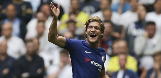 Alonso anotou os dois gols do Chelsea contra o Tottenham neste domingo (20) - AFP