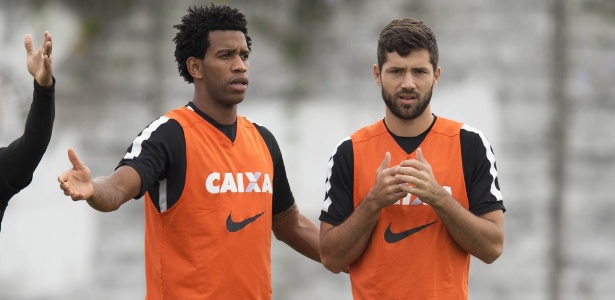 Gil e Felipe atuaram lado a lado entre os meses finais de 2014 e dezembro de 2015 - Daniel Augusto Jr. / Ag. Corinthians