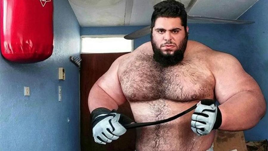 Conhecido como  Hulk do Irã, Sajad Gharibi está em preparação para confronto de boxe - Reprodução/Instagram