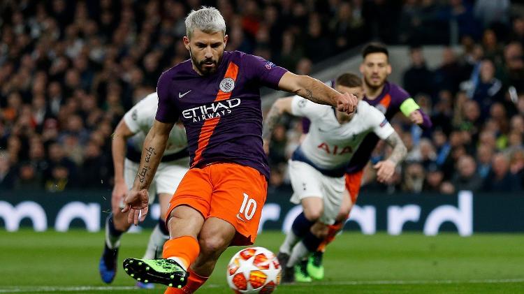 Sergio Agüero bate pênalti contra o Tottenham na Liga dos Campeões da Europa - Ian Kington/IKIMAGES/AFP - Ian Kington/IKIMAGES/AFP