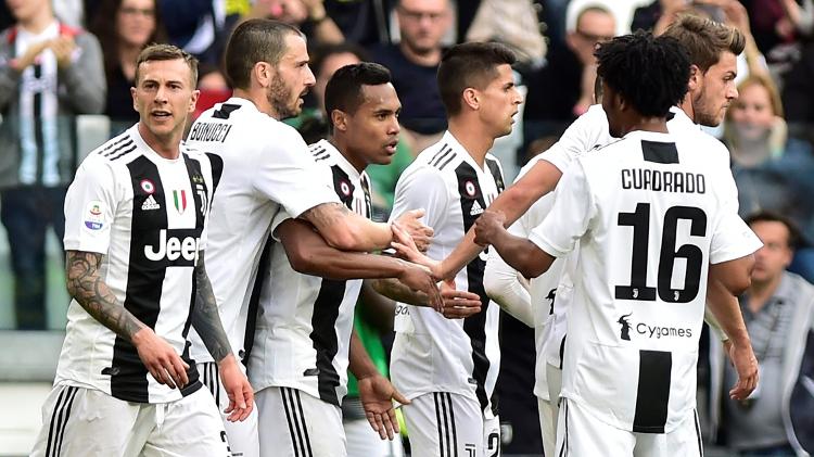 Alex Sandro marca para a Juventus - REUTERS/Massimo Pinca - REUTERS/Massimo Pinca