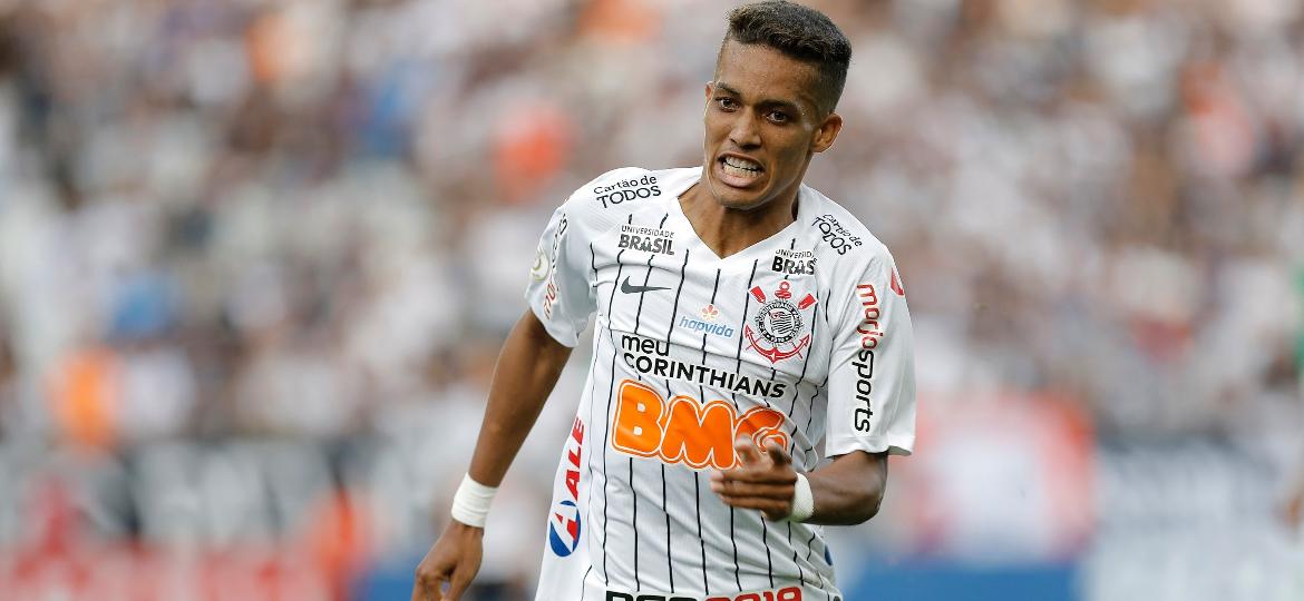 Pedrinho foi convocado para a seleção Pré-Olímpica e está fora do decisivo duelo com o Flamengo - Daniel Vorley/AGIF