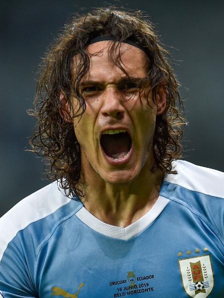 Cavani comemora gol do Uruguai contra o Equador - Douglas Magno / AFP