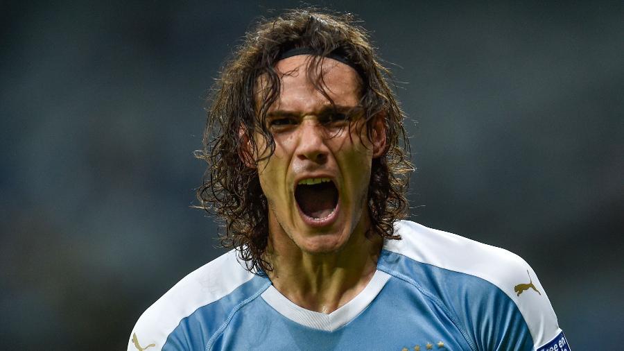 Cavani comemora gol do Uruguai contra o Equador - Douglas Magno / AFP